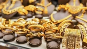 سعر الذهب بالدولار يشهد انخفاضًا طفيفًا الخميس 11 ديسمبر 2025 وتأثيره على السوق العالمي